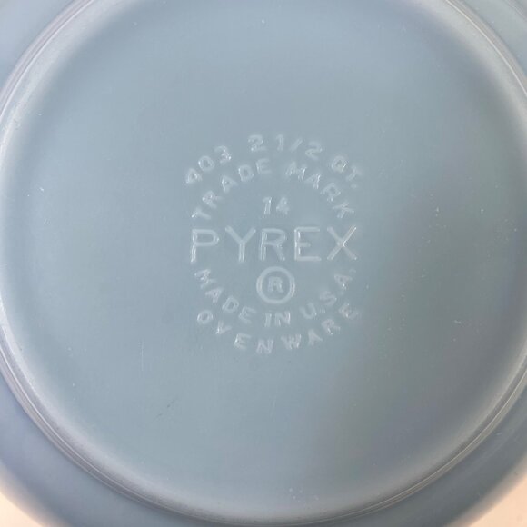 Pyrex Delphite Bluebelle 403 Blue 2.5 Qt Ovenware Glass Mixing Bowl Vintage - Picture 3 of 5